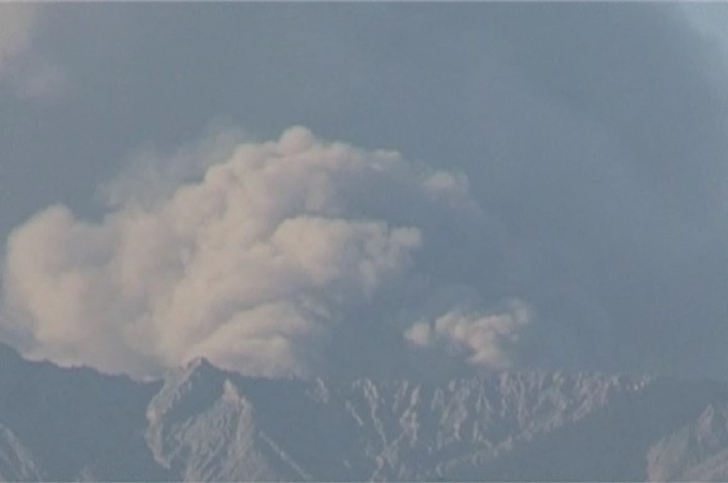 Gunung Raung bererupsi, Metrotv/ Mamang Pratidina