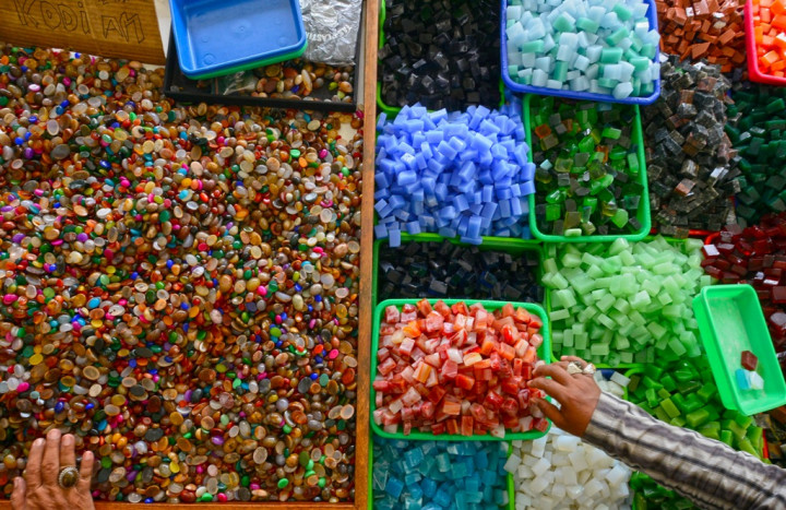 Penjual Batu Akik Singaraja Beromzet Puluhan Juta