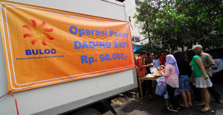 Bulog Operasi Pasar Anitispasi Mogok Pedagang Sapi