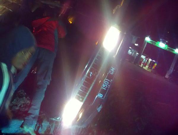 Mobil Kijang Terbalik di Depok