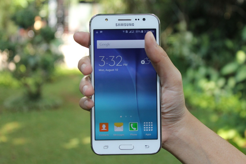 Samsung Galaxy J7 Performa Lumayan Baterai Besar