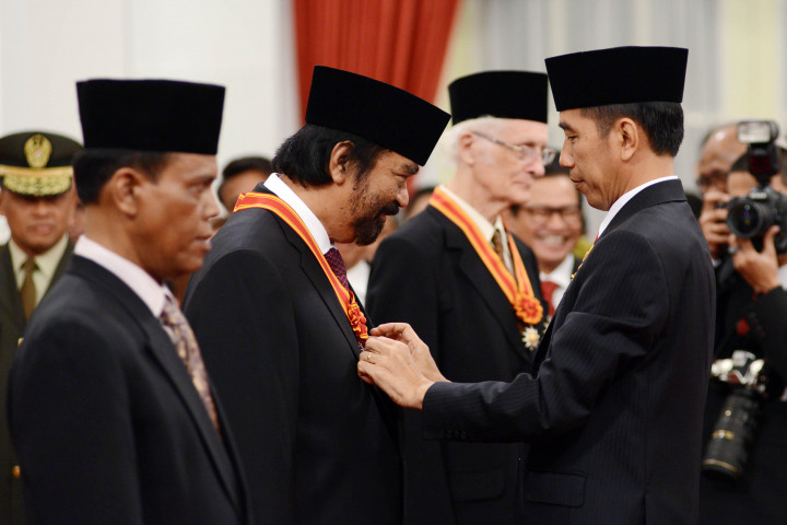 Terima Tanda Kehormatan, Surya Paloh Merasa Tertantang