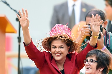 Ribuan Wanita Dukung Presiden Brasil yang Terjerat Skandal