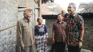 Gubernur Ganjar 'Bedah Rumah' Veteran Pejuang Kemerdekaan 
