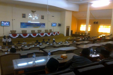 Hanya 10 Anggota DPRD Sampang Hadiri Rapat Dengarkan Pidato Presiden