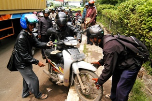 Pemda DKI Gagal Penuhi Hak Pejalan Kaki