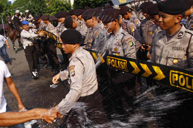 Anggaran Polri Naik Rp10 Triliun untuk 2016