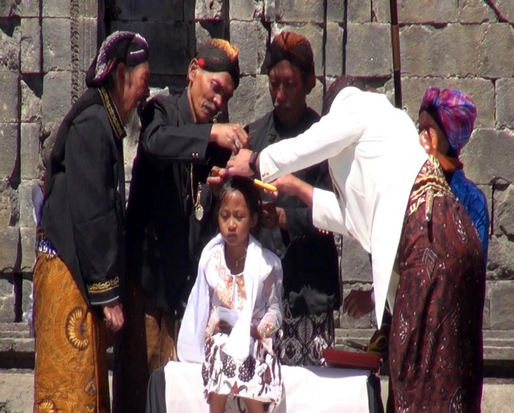 Sisi Lain Ruwatan Anak Rambut Gimbal di Dieng 