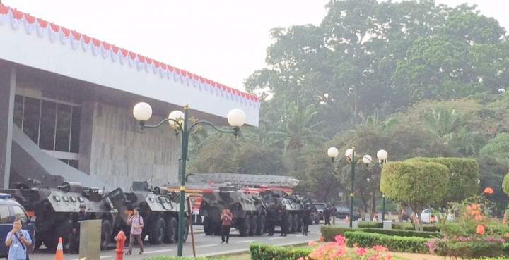 Kawal Pidato Nota Keuangan Pertama Jokowi, Empat Unit Anoa Dikerahkan