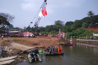 Kali Ciliwung Disulap Jadi Dermaga Mini