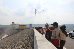 Peserta Jambore Berwisata ke Bendungan Waduk Jatigede