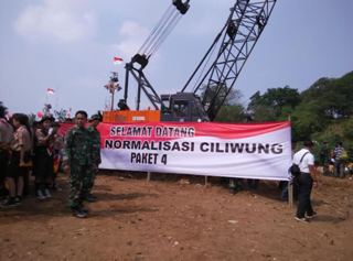 Bersama Kopassus, 500 Pramuka Bersih-Bersih Kali Ciliwung