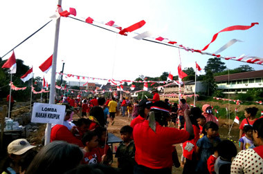 Pesta Rakyat Dihelat di Tengah Normalisasi Kali Ciliwung