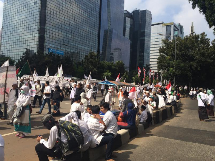 Ikut Parade Tauhid, Puluhan Anak-Anak 'Tumbang'