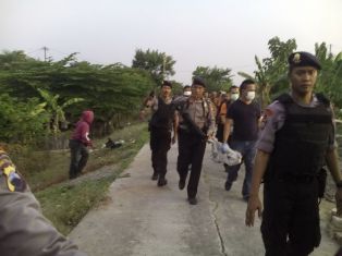 Densus Gerebek Rumah, Warga: Ada Kekerasan Anak dan Perempuan