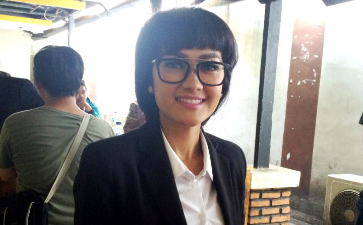 Jupe Tegang Tunggu Hasil Sidang Skripsi