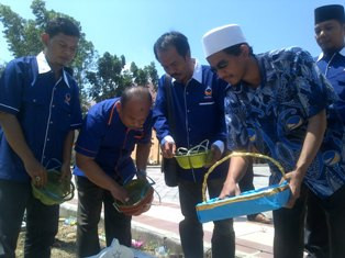 Bangkitkan Semangat, Kader NasDem Nyekar ke Makam Pahlawan