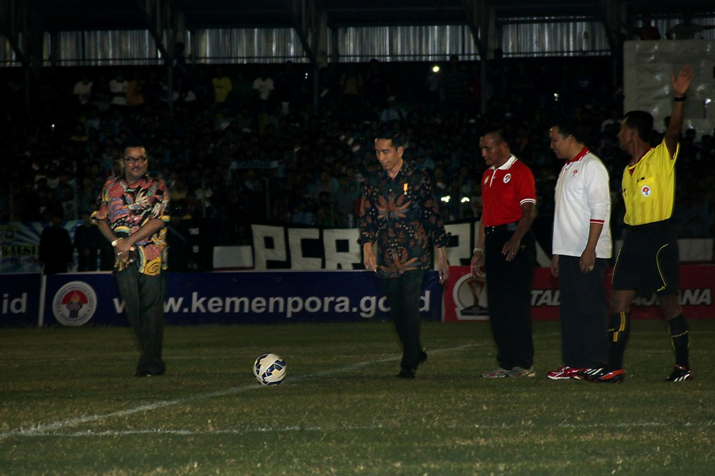 Presiden Joko Widodo membuka gelaran turnamen Piala Kemerdekaan. (Foto: Ant/Asep Fathulrahman)