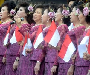 Warga Tionghoa Gelar Upacara HUT ke-70 RI