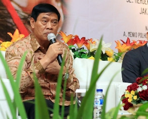 Mantan Menkopolhukam Rayakan HUT RI dengan Pedagang