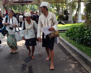 HUT RI ke-70, Suku Badui Jalan Kaki 3 Hari Menuju Istana