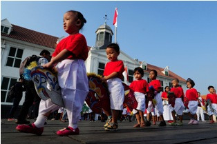 <i>Semoga Utang Negara Lunas Secepatnya</i>
