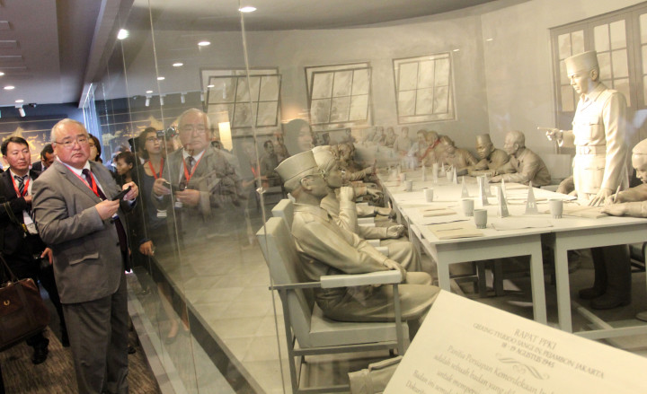 Hakim MK Rusia Tertarik Sejarah Kemerdekaan RI