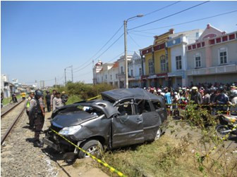 Perlintasan Kereta Api Kaliwates Jember Ditutup 