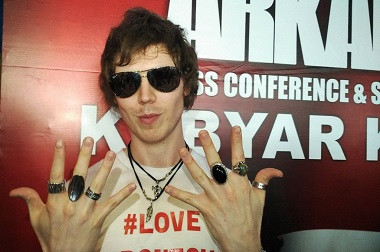 Matt Arkarna Caught by Indonesian Gemstone 'Fever'