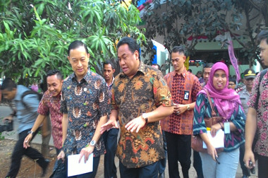 Gobel Kenalkan Mendag Baru di Pasar Kramat Jati