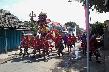 Zombie hingga Pejuang Ramaikan Karnaval di Malang