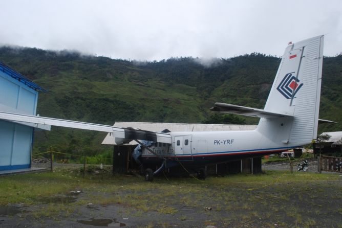Hujan Lebat, Evakuasi Korban Pesawat Trigana Air Terhambat 