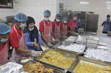 Pedagang Mogok, Pengusaha Katering Tambah Stok Ayam