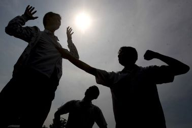 Tak Diberi Surat Rujukan, Keluarga Pasien Hajar Dokter