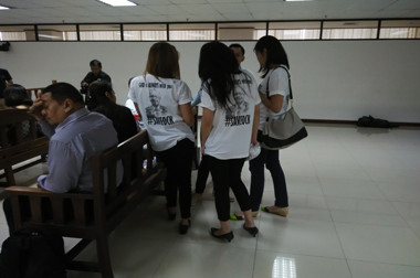  Jelang Sidang Perdana, Pendukung Gunakan Kaus #SaveOCK