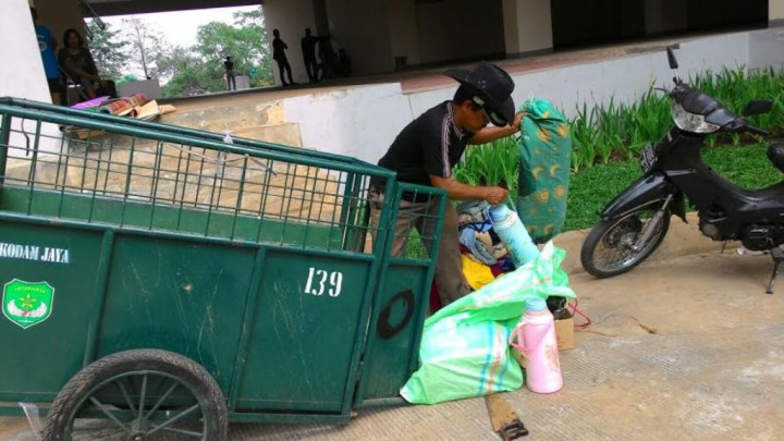 Penggusuran Dilanjutkan, Warga Kampung Pulo Kosongkan Rumah 