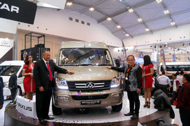 Maxus Luncurkan Van Komersil V80 di GIIAS 2015 