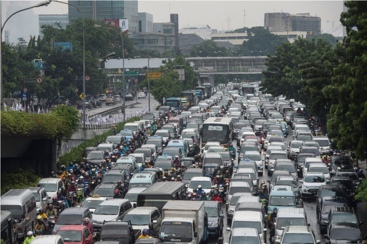 Bentrok Kampung Pulo, Jalan Otista Raya ke Jatinegara Barat Macet