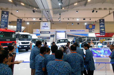 Zona Kendaraan Niaga Siap Buka-Bukaan di Sesi <i>Launching</i> GIIAS 2015 