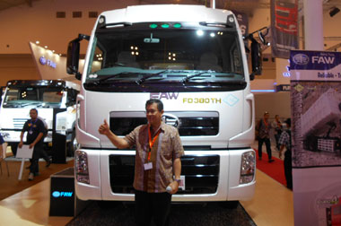 GMB Tampilkan <i>Tractor Head</i> Berbahan Bakar CNG   