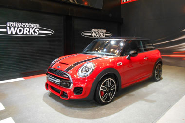 MINI John Cooper Works Series Tampil Mentereng di GIIAS 2015   