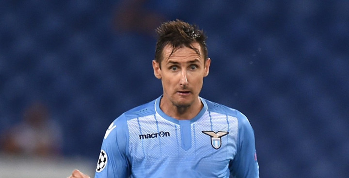 Klose Menepi Tiga Pekan