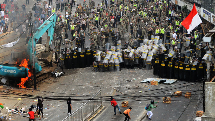 Pembakar Alat Berat saat Kerusuhan di Kampung Pulo Ditangkap 