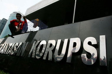 Pengembangan Kasus Century Terhambat MA