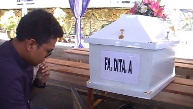 Kisah Haru Tunangan Pramugari Trigana Air   