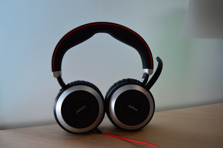 Jabra Evolve 80 MS  Stereo: Besar, Suara Bagus  
