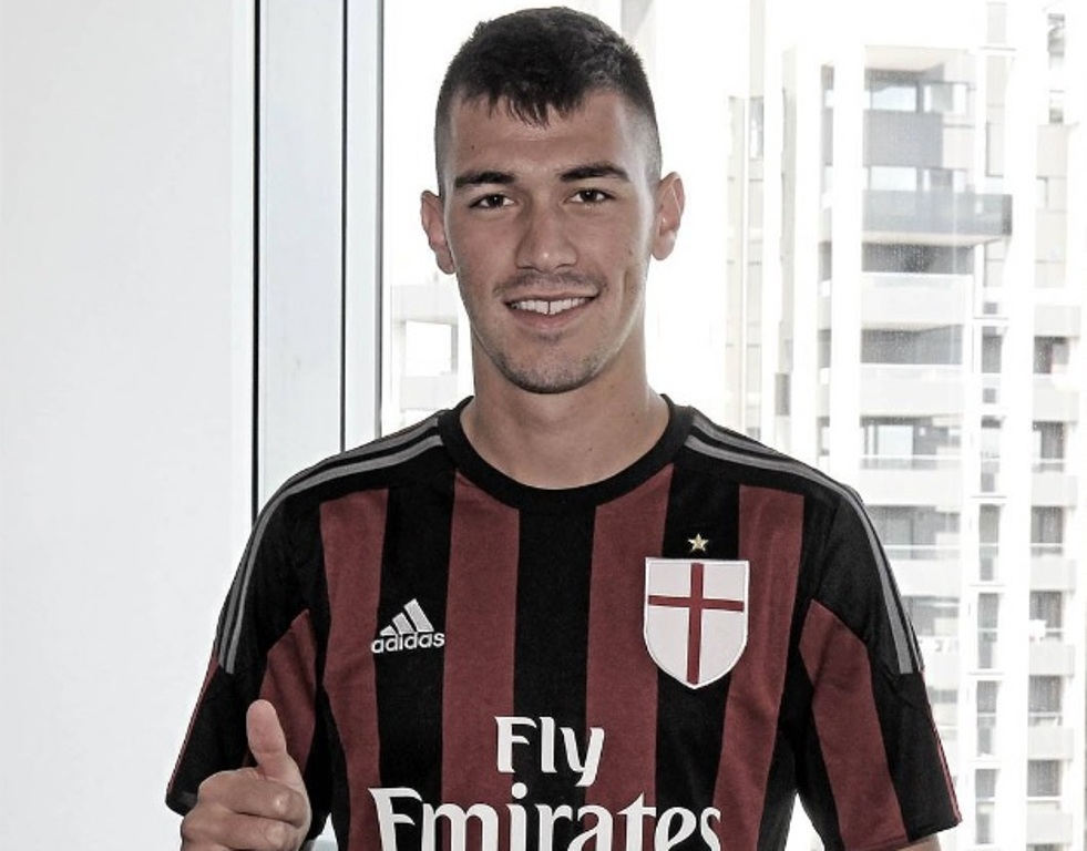 Alessio Romagnoli saat diperkenalkan sebagai pemain anyar AC Milan (Foto: dok Instagram AC Milan)