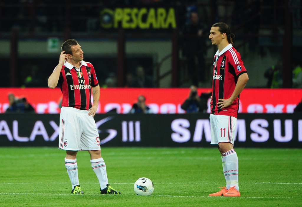 Antonio Cassano (kiri) dan Zlatan Ibrahimovic saat keduanya memperkuat AC Milan pada 2012 lalu (Foto: OLIVIER MORIN / AFP)