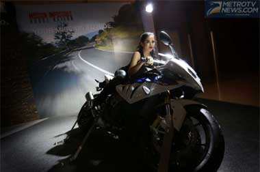 Jajaran Motor BMW Motorrad Riuhkan GIIAS 2015  