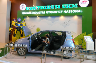 GIIAS 2015 Beri Ruang Dunia Pendidikan dan UKM   